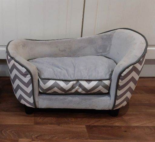 top top quality expensive Dog / Cat  sofa / couch bed v very clean only used couple of times