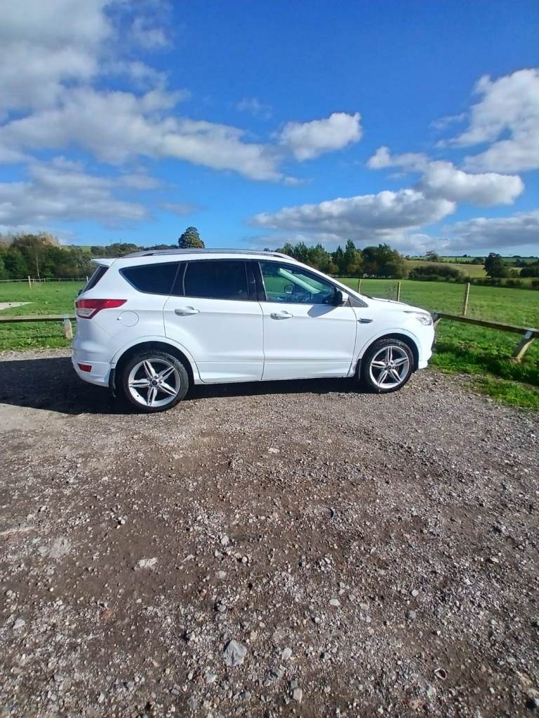 Ford, KUGA, Hatchback, 2015, Manual, 1997 (cc), 5 doors