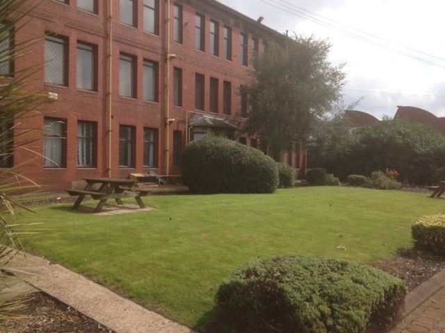 RARELY AVAILABLE SMALL SELF CONTAINED STUDIO/WORKSHOP, BARCLAY CURLE COMPLEX, GLASGOW, G14