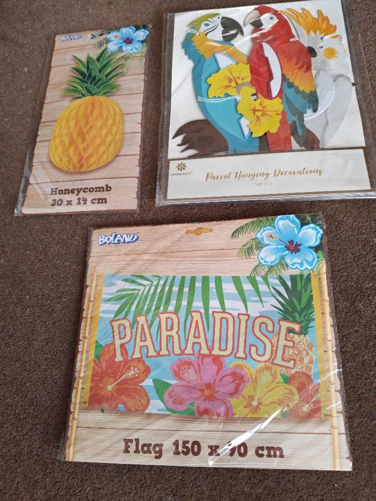 New paradise flag,honey comb pineapple and set of three hanging parrots.