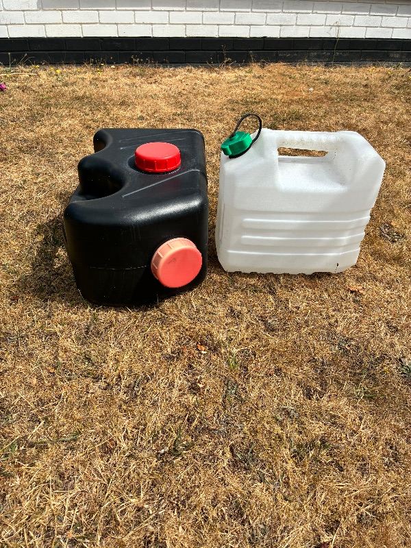 Camping water canisters 