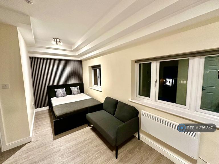 Studio flat in Costons Lane, Greenford, UB6 (#2761347)