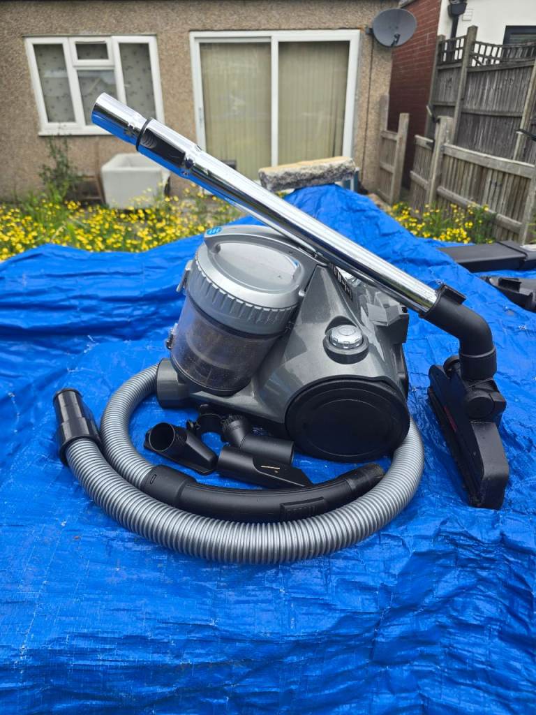 Russell Hobbs Cylinder Vacuum Cleaner Compact XS 700W - With all accessories 