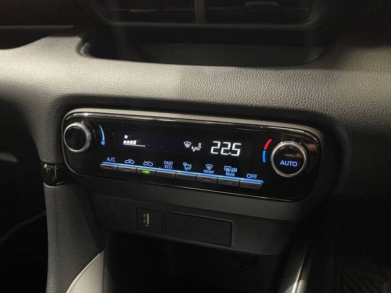 2022 Toyota Yaris 1.5 VVT-h Design Hatchback 5dr Petrol Hybrid E-CVT Euro 6 (s/s) (116 ps) Hatchb...