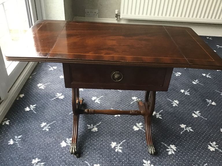Extendable Side Table 