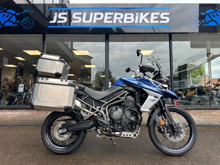 TRIUMPH TIGER 800 XCX 2019 - FULL TRIUMPH LUGGAGE - 8906 MILES - CLEAN EXAMPLE