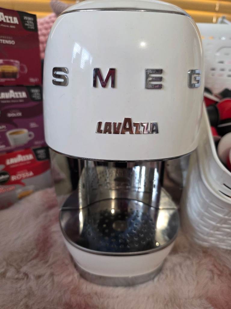 SMEG Coffee machine used x 2 only with 503 coffee pods rrp 548.00 