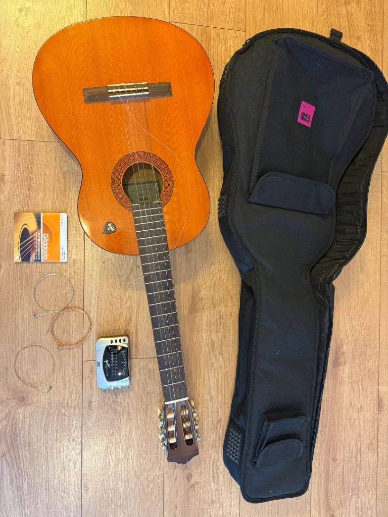Yamaha C40 Classical Guitar + Bag, Fender Tuner & Jim Dunlop Picks