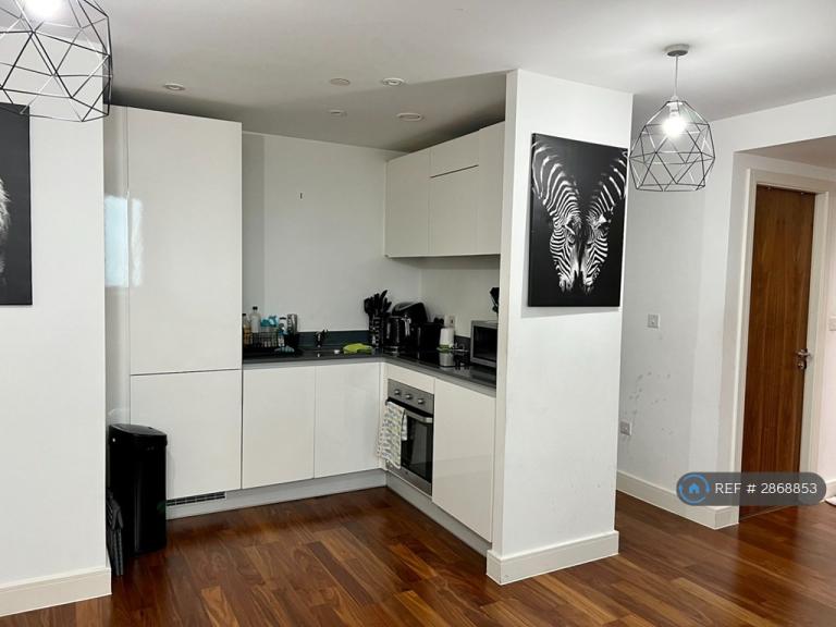 2 bedroom flat in Metropolitan House, Birmingham, B16 (2 bed) (#2868853)