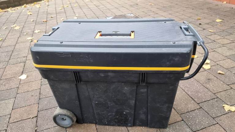 LARGE TOOL STORAGE CHEST 