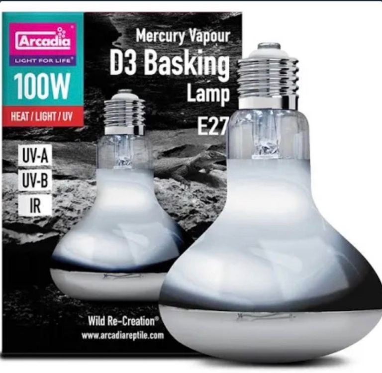Exo Terra Light with Reflector and Acadia bulbs