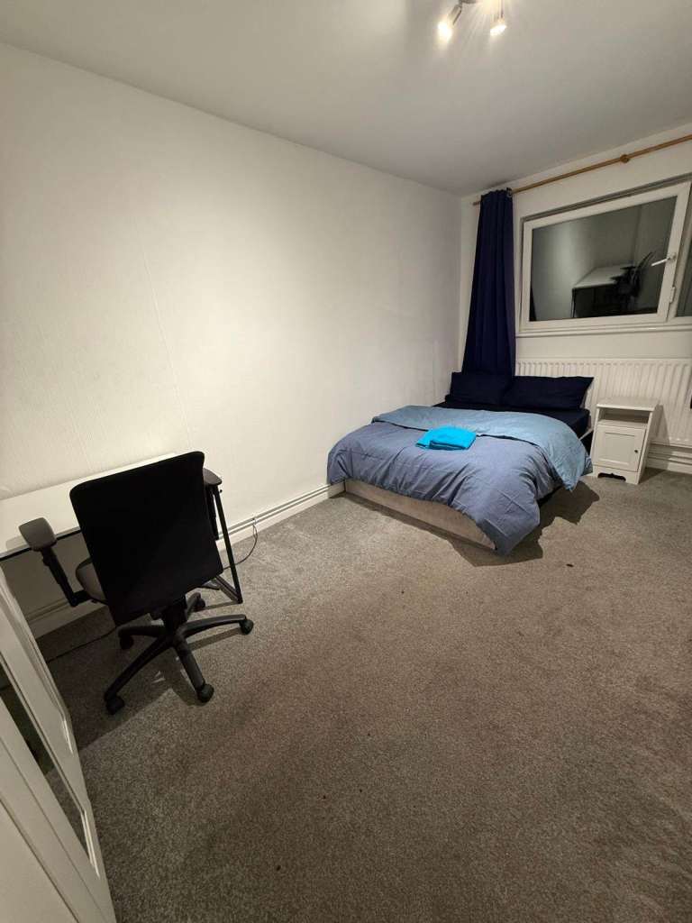 Spacious and Cosy Double Room for Rent in - SW15 5QD