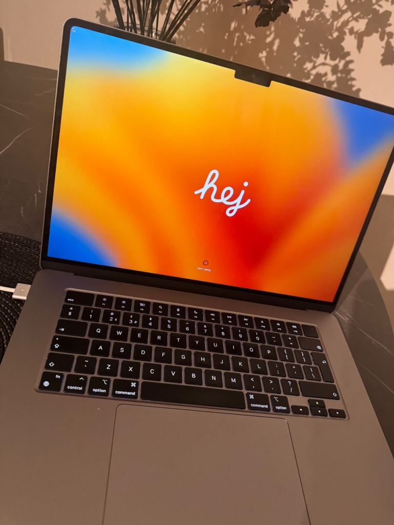 Mac book air 15” 2022/2023 model 