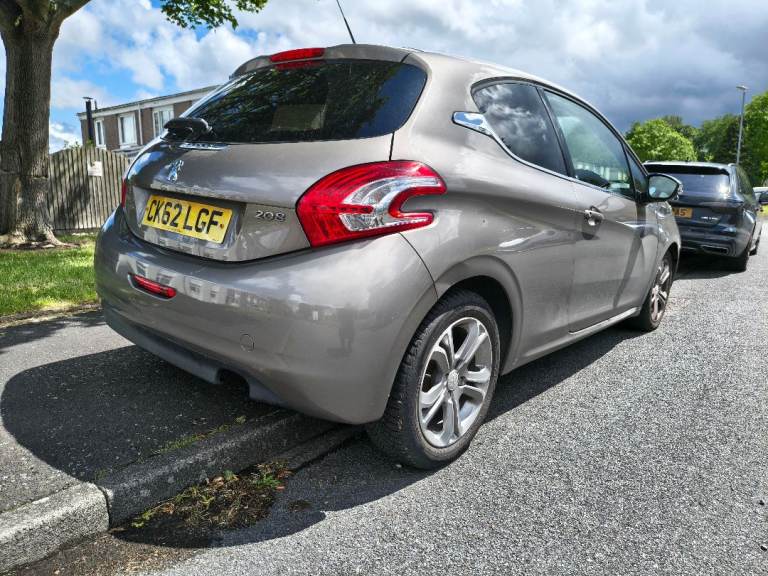 Peugeot, 208, Hatchback, 2012, Manual, 1398 (cc), 3 doors
