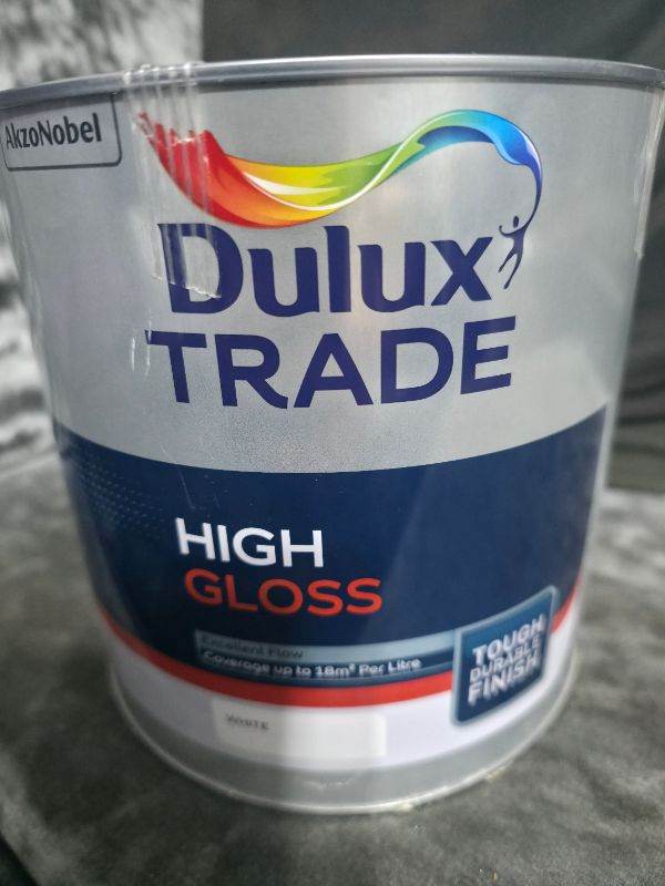 Dulux Trade High Gloss White Paint 2.5 L 