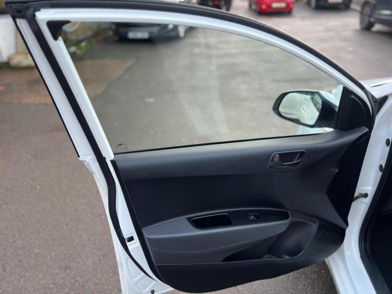 2018 Hyundai i10 1.0 SE Euro 6 5dr HATCHBACK Petrol Manual