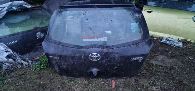 Toyota Yaris rear tailgate boot in black good condition 