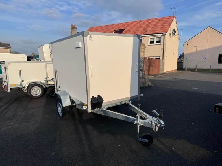 Brand New 6,8ft x 3,8ft x 4,1ft Single axle Box trailer with Barn doors 750KG Un braked