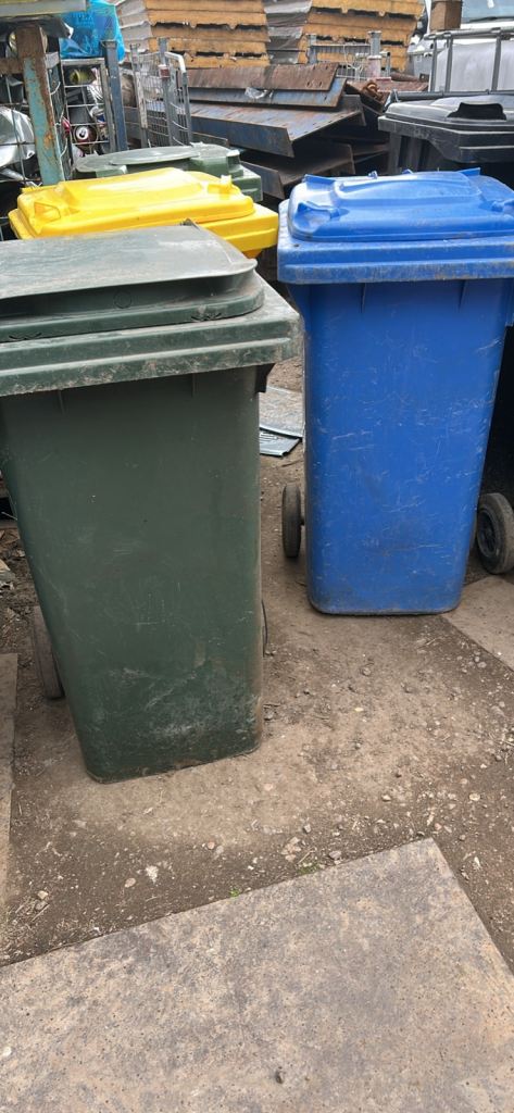 120 litre wheelie bin 