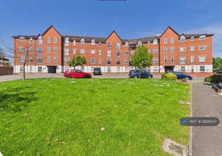 2 bedroom flat in Llys Nantgarw, Wrexham, LL13 (2 bed) (#2926547)