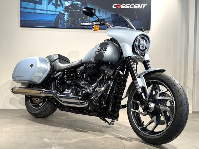 HARLEY HAVIDSON SPORTGLIDE 2023 IN ATLAS SILVER METALLIC - STUNNING !