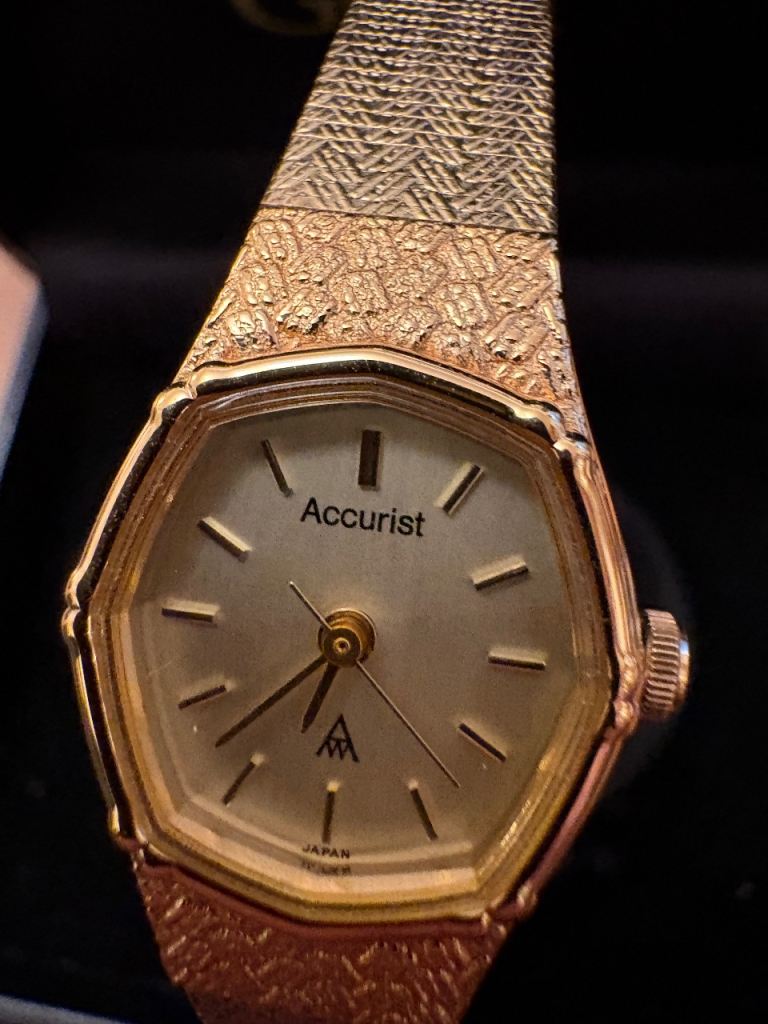 Accurist ladies gold plated watch - brand new battery 
