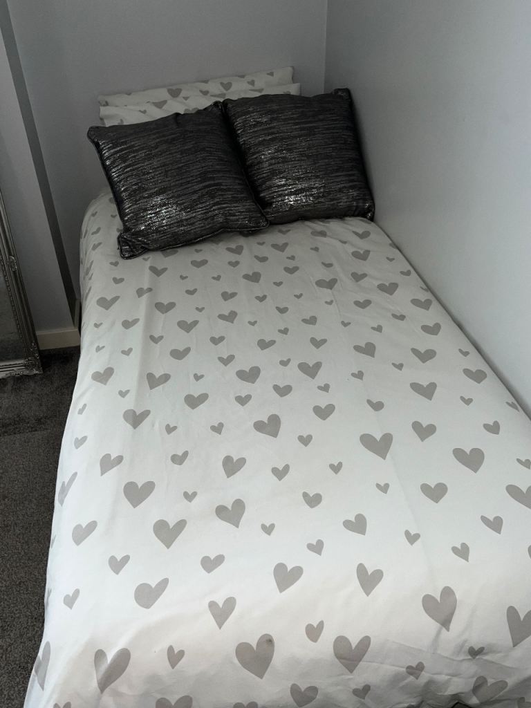 Single bed and memory foam mattress 