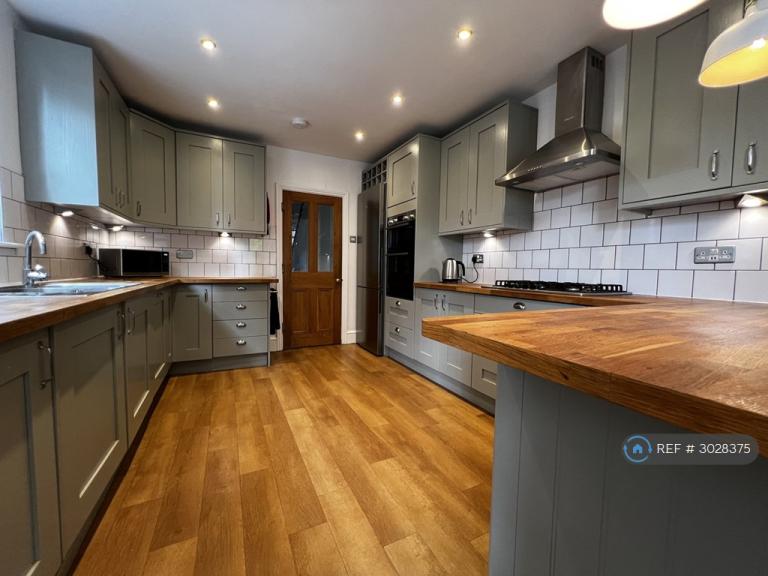 5 bedroom house in Atherley Road, Southampton, SO15 (5 bed) (#3028375)