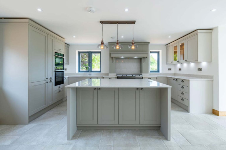 🔥 Handyman, Joiner, Furniture Assembly, Blind, Curtain, Kitchen Fitting, Flat Pack, Mirror Fitter