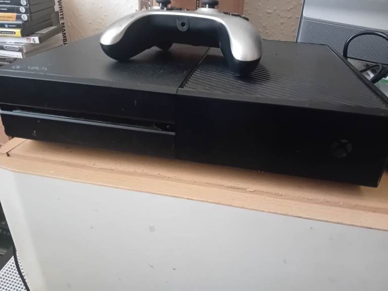 Xbox One Console with Silver Controller