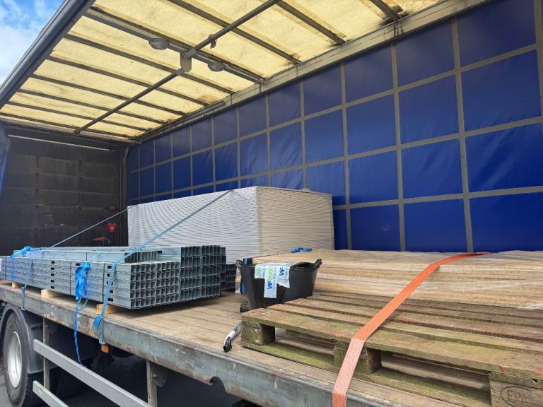 Truck Haulage 18 curtain sider truck Pallet Delivery Removals 