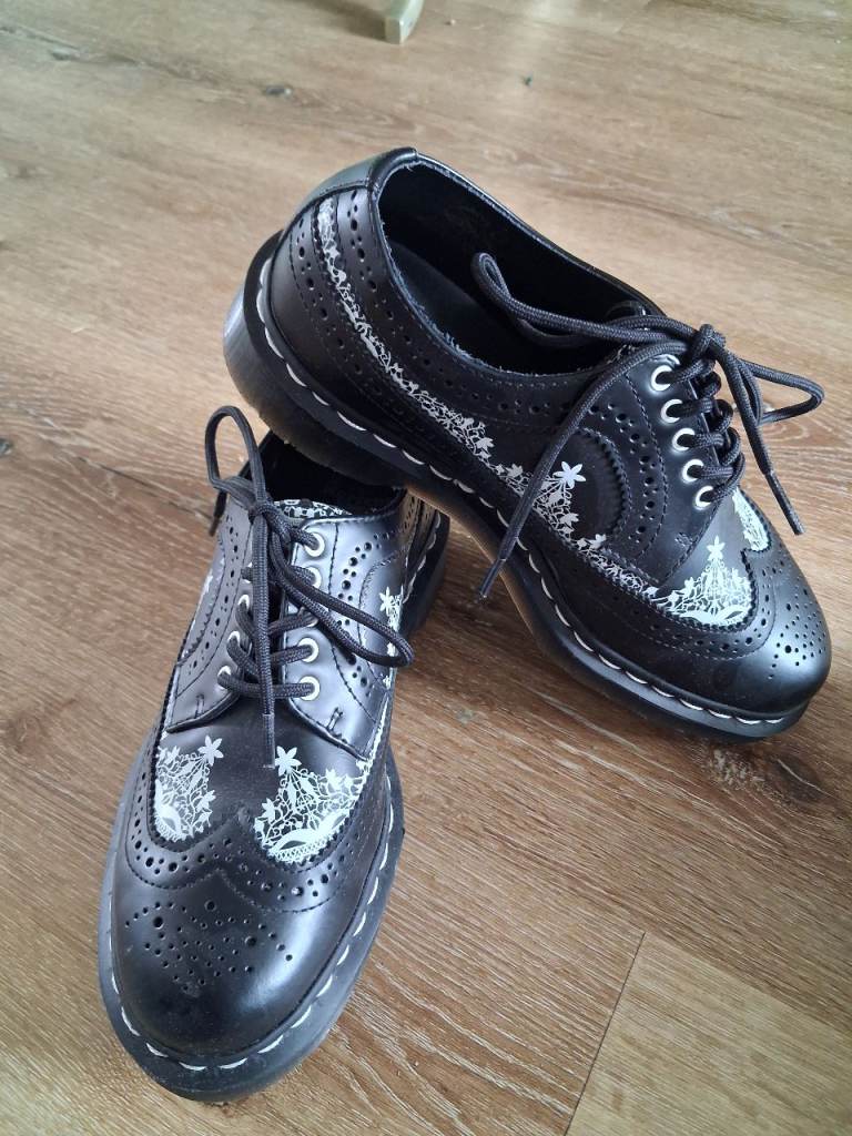 Doc martens Brogues with White Detailing – Good Condition