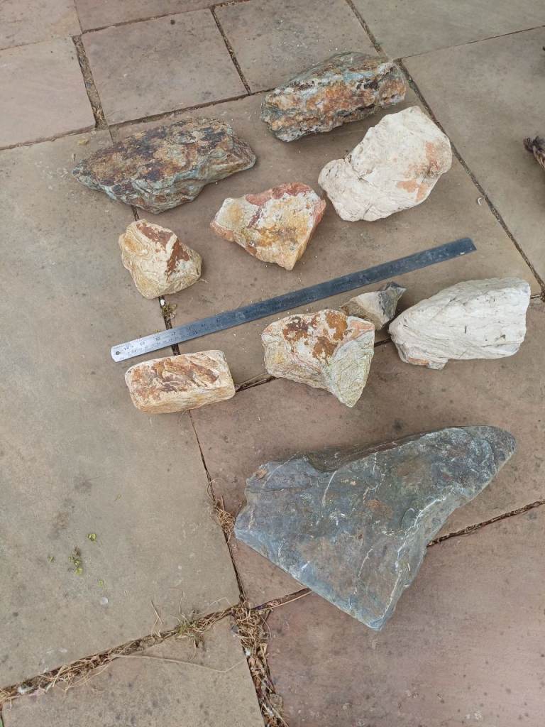 Aquarium decorative stone and wood