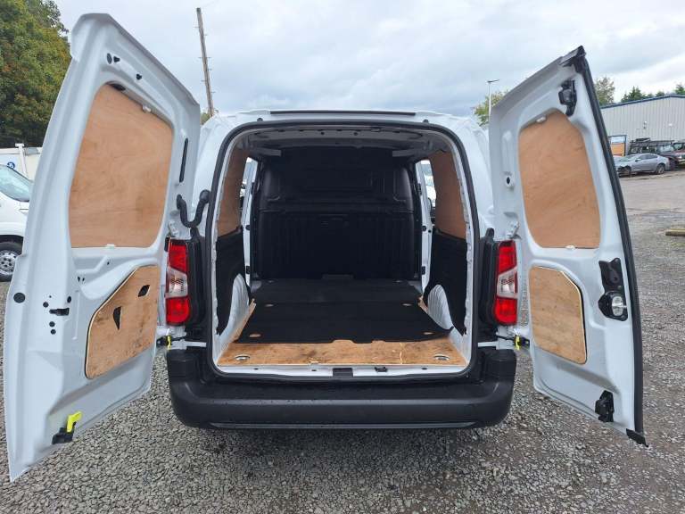 VAUXHALL COMBO 1.5 Turbo D 2300 Prime LWB L2 White Manual Diesel 2023