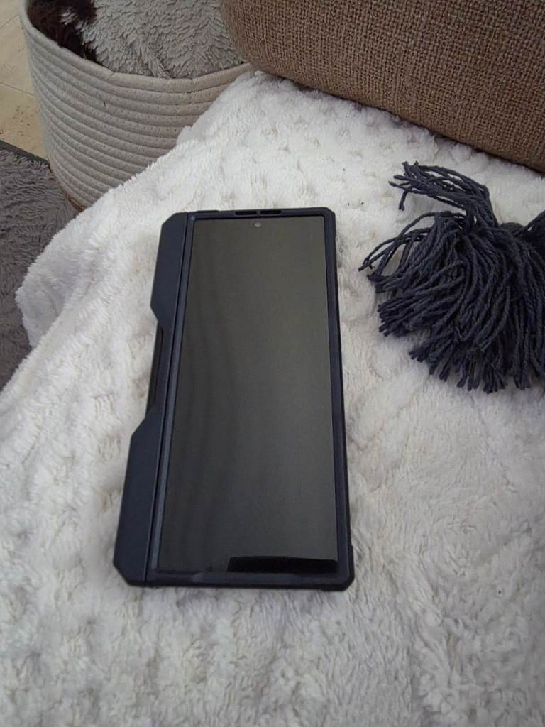 Samsung galaxy Fold 6 with 512GB and S pen 