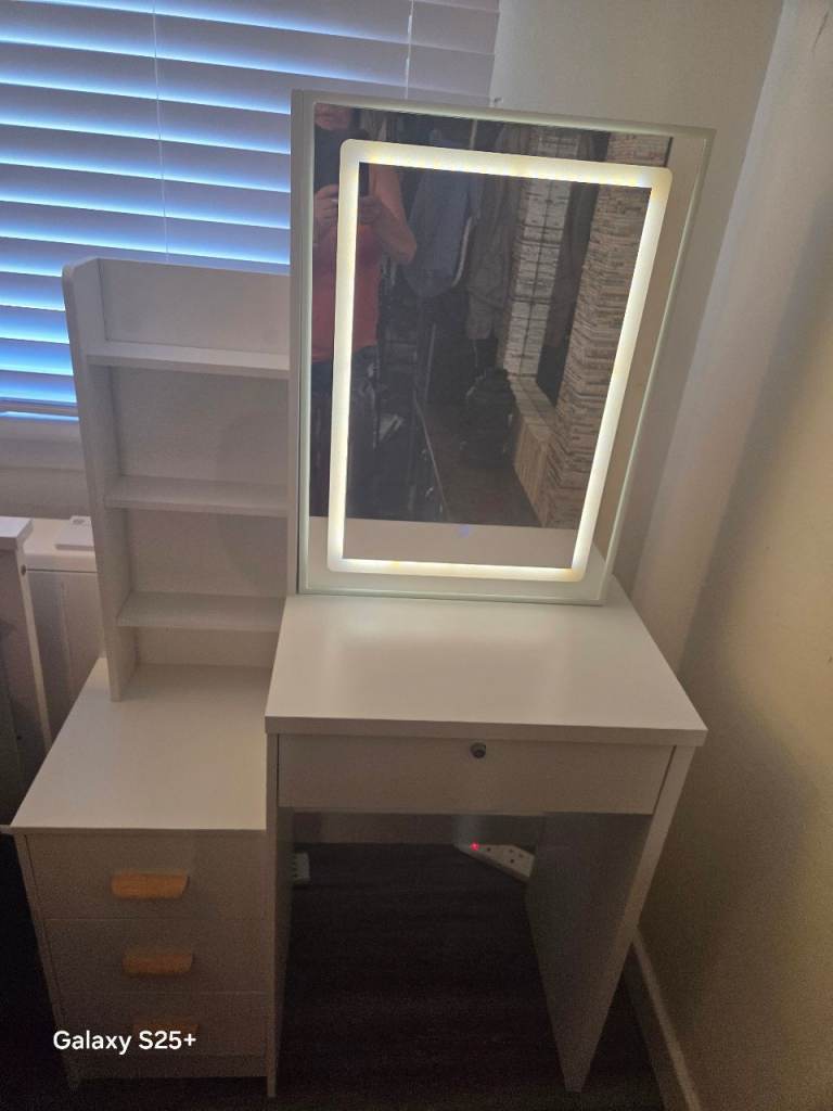 White Dressing Table Vanity Unit with Mirror and Drawers