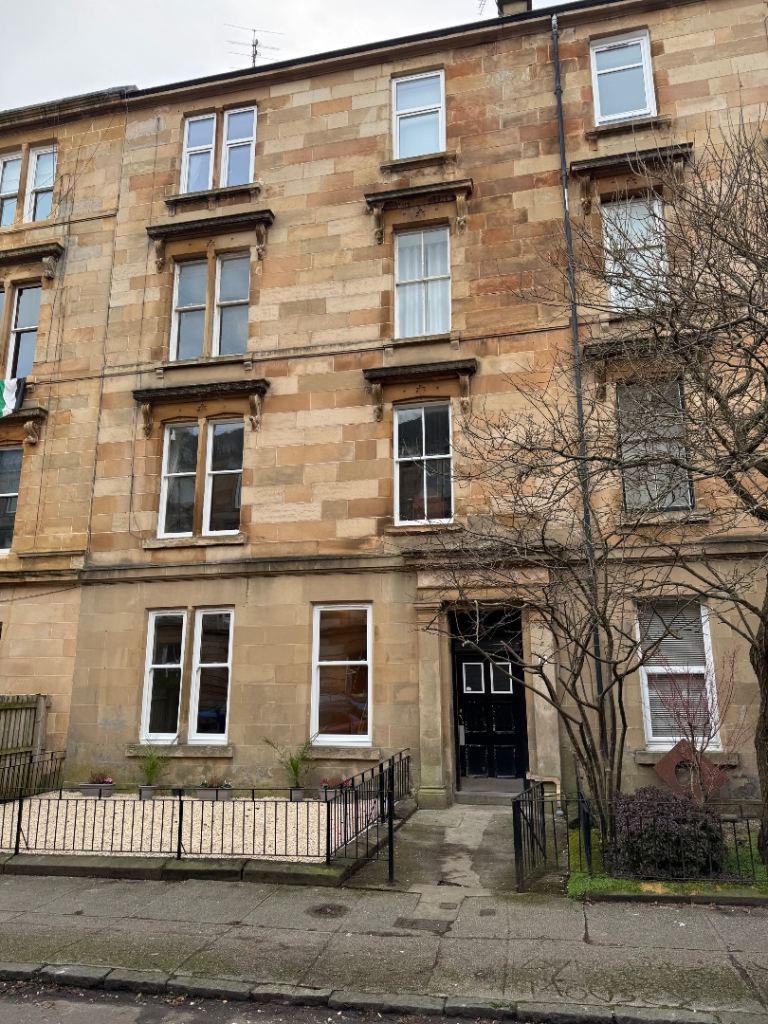 3 BEDROOM WEST END STUNNING TRADITIONAL FLAT