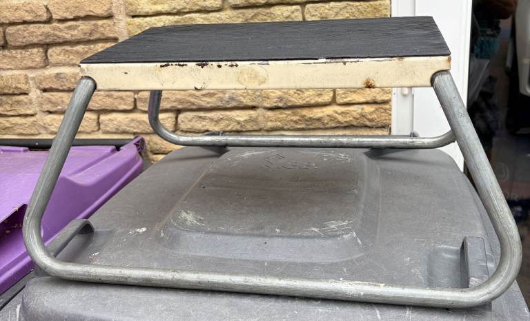 STURDY TUBULAR METAL STOOL WITH RUBBER TOP FOR CARAVAN OR HOME, ONLY £5, CAN DELIVER