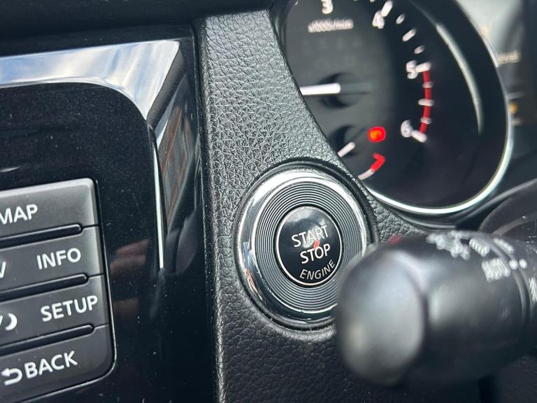 2014 Nissan Qashqai 1.6 dCi Tekna 5dr Xtronic HATCHBACK DIESEL Automatic