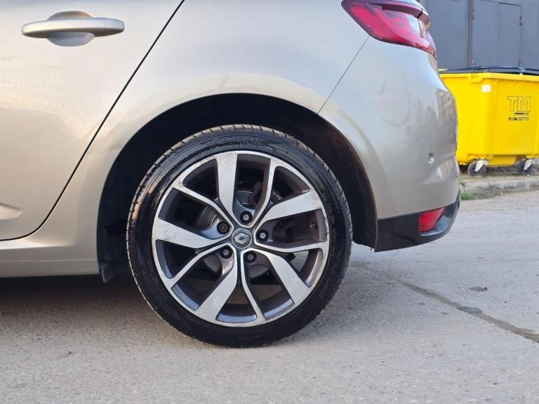 2016 Renault Megane 1.5 dCi Dynamique S Nav EDC Euro 6 5dr Hatchback Diesel Automatic