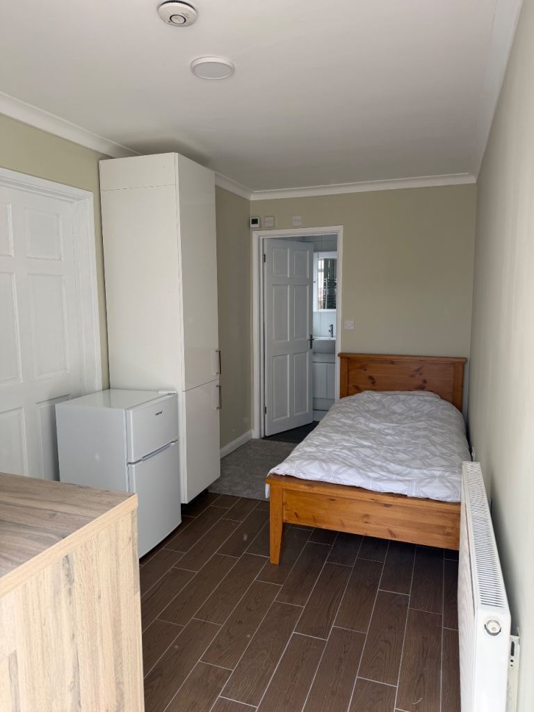 Studio to rent - Gants Hill- all bills included