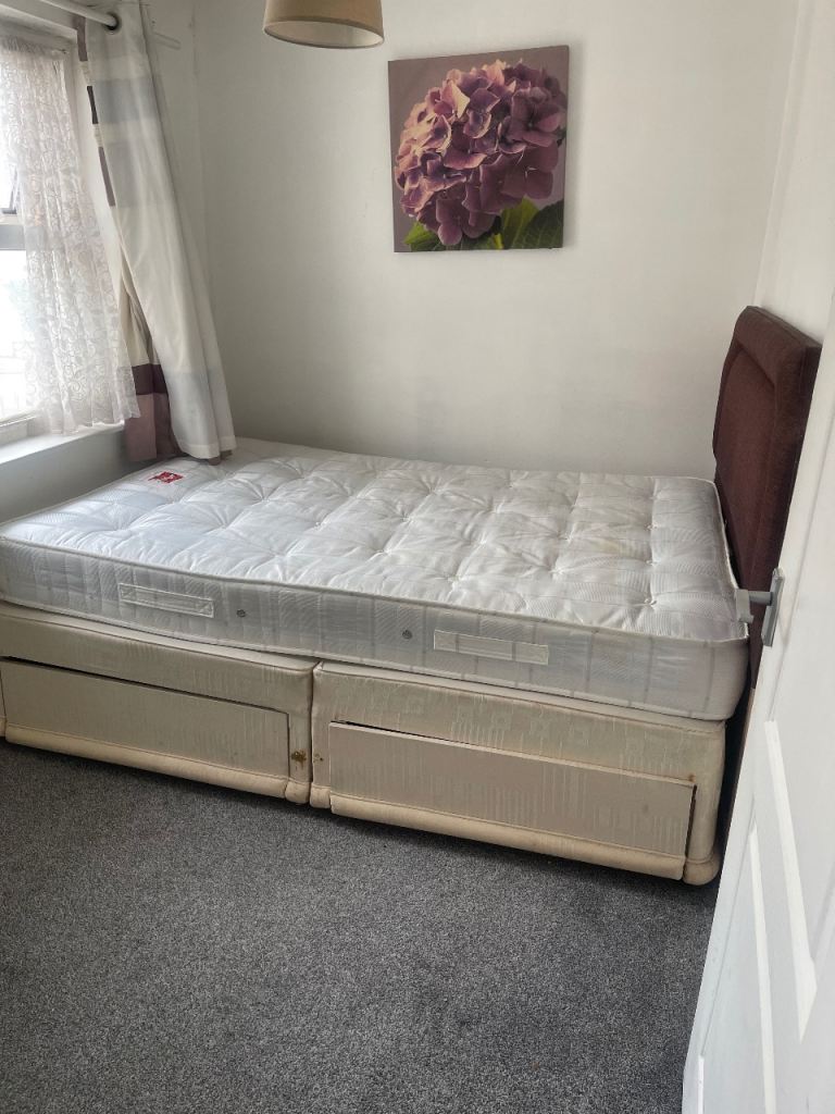 2 bedroom flat 