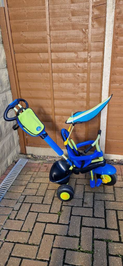 SMART TRIKE 3 IN 1 TRICYCLE WITH CANOPY AND STORAGE BAG. VERY GOOD ...