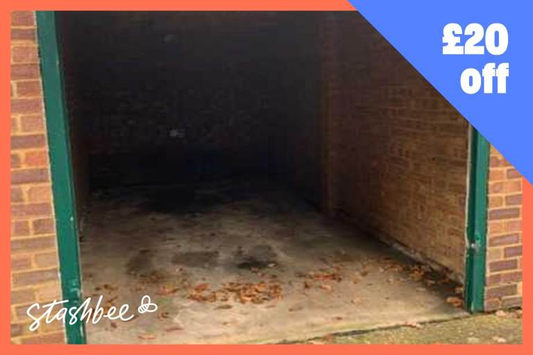 Garage to rent in Welwyn Garden City (AL7) | Stashbee