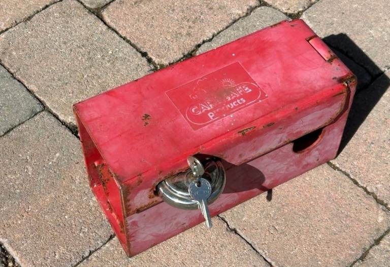 Caravan hitch lock with padlock and 2keys
