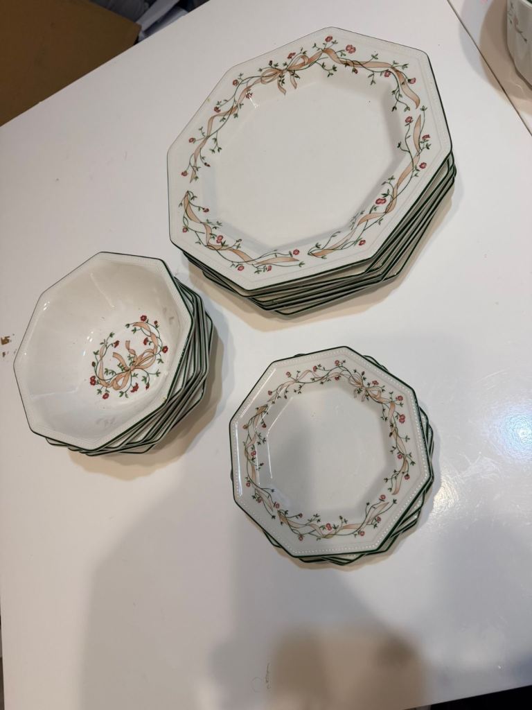 Johnson Brothers Eternal Beau tableware set 