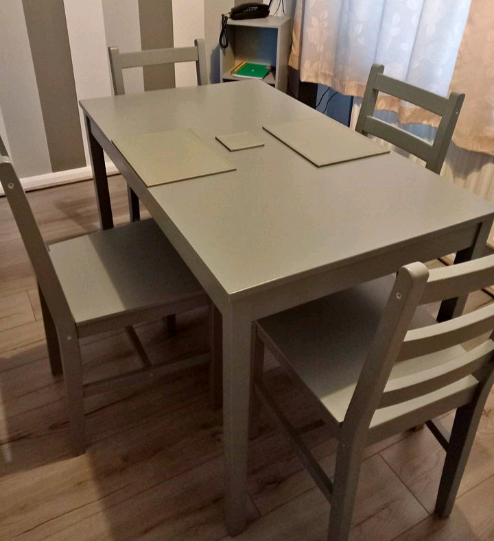 Table and chairs 