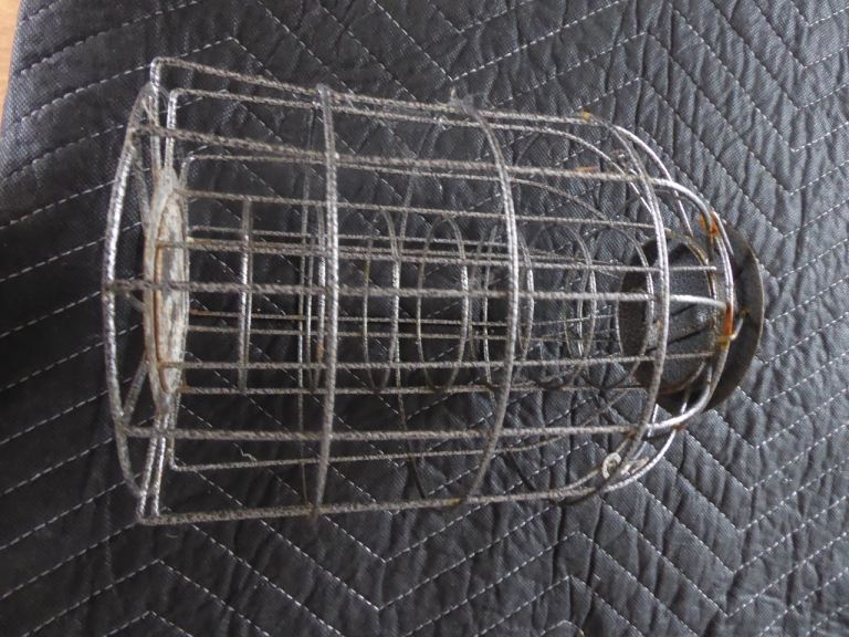 Hanging Squirrel Proof Suet Fatball Bird Feeder Large Feeders Garden Wild Bird