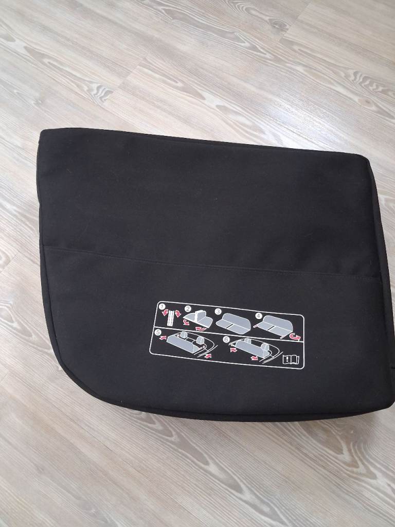 Audi cabriolet wind deflector