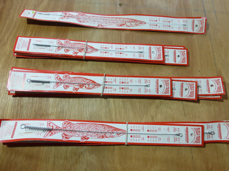 Wire traces with secure quick change link. Various lengths/strengths